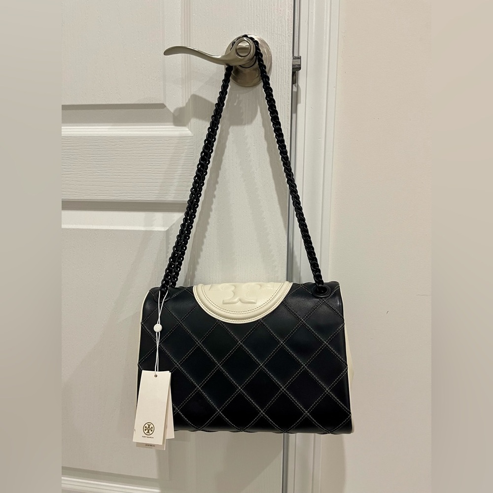 Tory Burch Fleming Black and White Quilted Leather Shoulder Bag NWT! - Picture 2 of 7